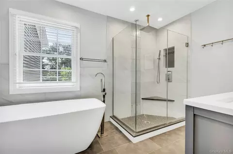 Bath - 2 Eton Ct, Plainview, NY 11803 photo 4 of 5