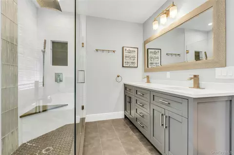 Bath - 2 Eton Ct, Plainview, NY 11803 photo 5 of 5