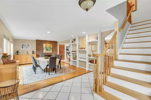 Entry Way - 2 Eton Ct, Plainview, NY 11803 photo 1 of 1