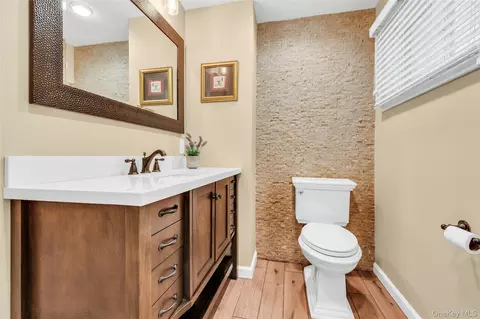Bath - 2 Eton Ct, Plainview, NY 11803 photo 1 of 5