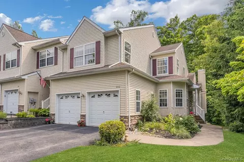 202 Pondview Loop #202, Wappingers Falls, NY 12590