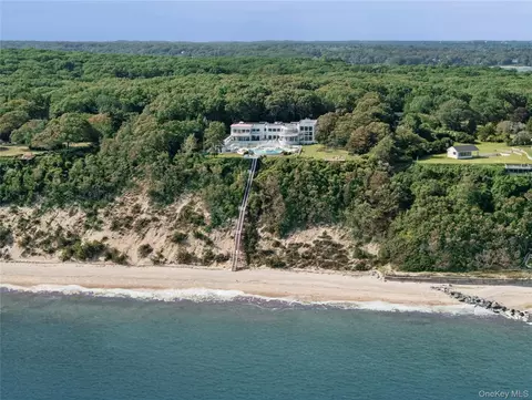 1 Osprey Ct, Brookhaven, NY 11777
