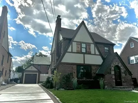 191 Brixton Rd S, Hempstead, NY 11530
