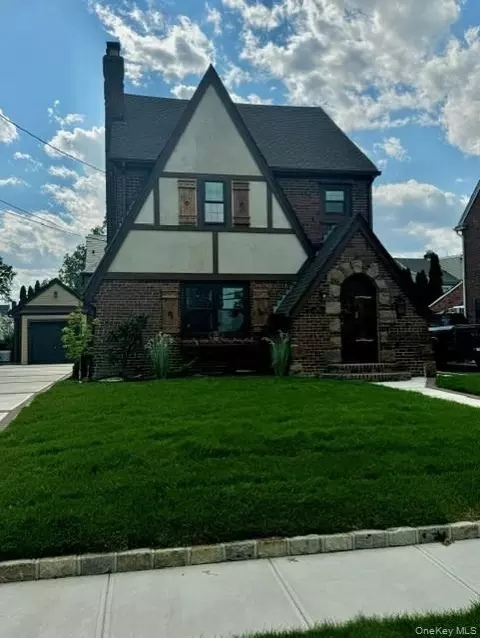 191 Brixton Rd S, Hempstead, NY 11530