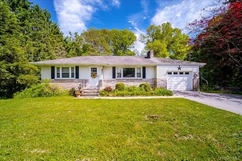 26 Russell Rd, Wappinger, NY 12590