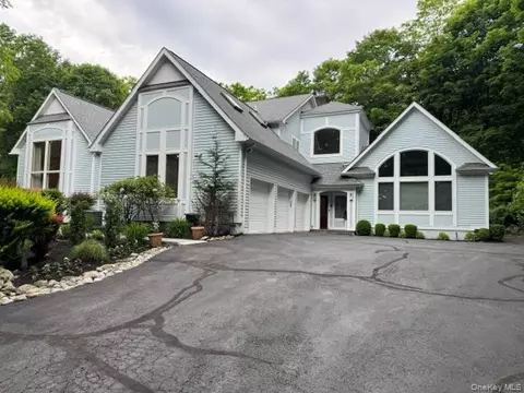 19 W Gate Rd, Ramapo, NY 10901