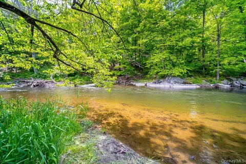 Cr-2 Road, Milan, NY 12571