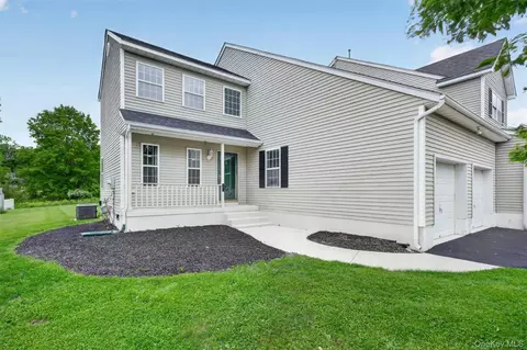 16 Woodfield Dr, Washingtonville, NY 10992