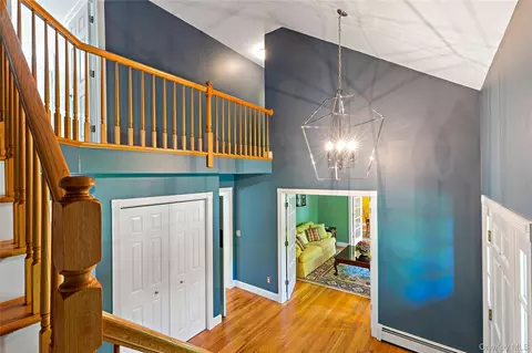 Entry Way - 37 Mountain Brook Dr, Philipstown, NY 10516 photo 2 of 2