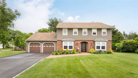 12 Annandale Rd, Stony Brook, NY 11790