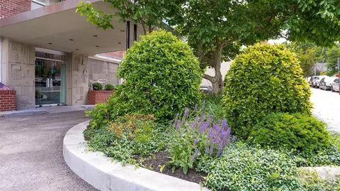 385 Mclean Ave #3B, Yonkers, NY 10705