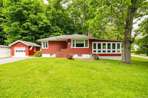 3 Mountain Rd, Wappingers Falls, NY 12590