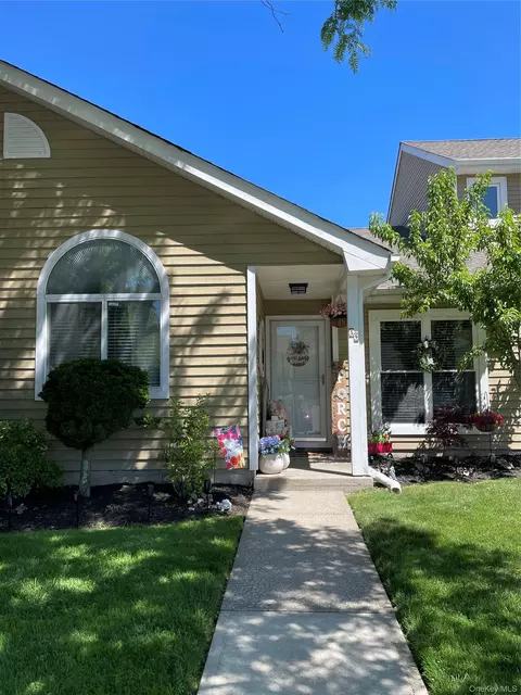 59 Eric Dr, Middle Island, NY 11953