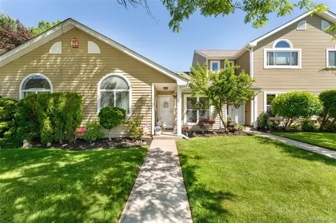 59 Eric Dr, Middle Island, NY 11953