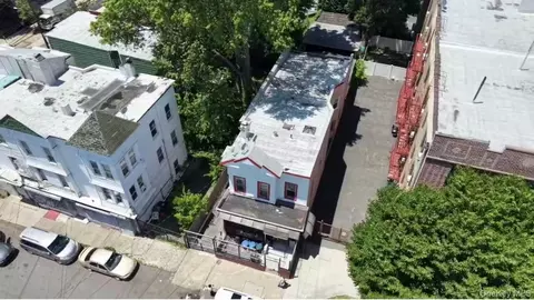 3935 Barnes Ave, New York, NY 10466