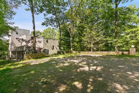 Exterior - 8 Cliff Ct, Kent, NY 10512 photo 8 of 13