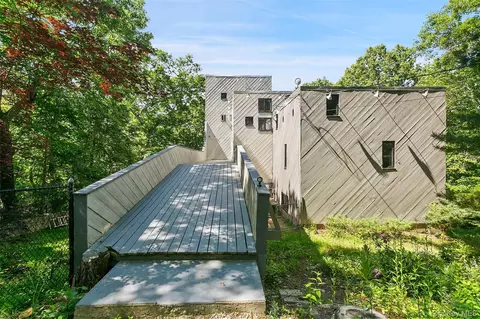 Exterior - 8 Cliff Ct, Kent, NY 10512 photo 4 of 13