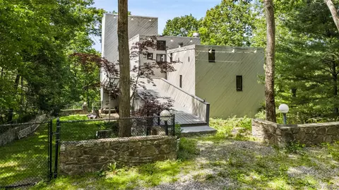 Exterior - 8 Cliff Ct, Kent, NY 10512 photo 3 of 13