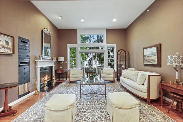2 Heirloom Ln, Rye Brook, NY 10573