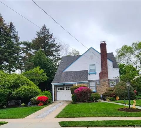35 Hanson Pl, Malverne, NY 11565
