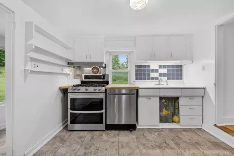 Kitchen - 26 Fishkill Rd, Philipstown, NY 10516 photo 1 of 1