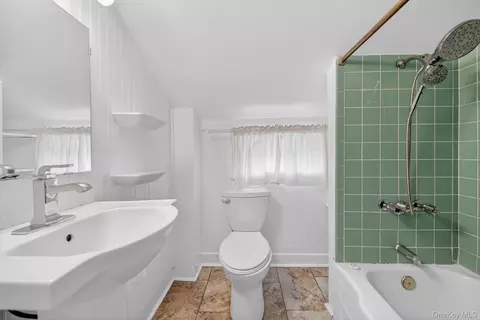 Bath - 26 Fishkill Rd, Philipstown, NY 10516 photo 2 of 3