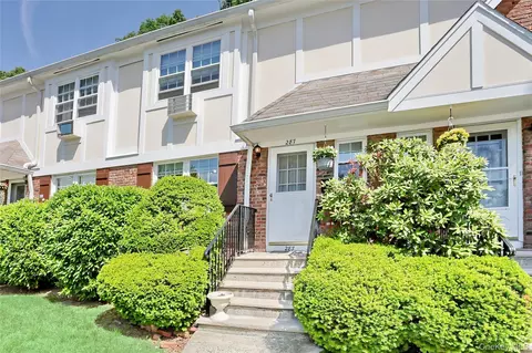 287 Parkside Dr, Ramapo, NY 10901