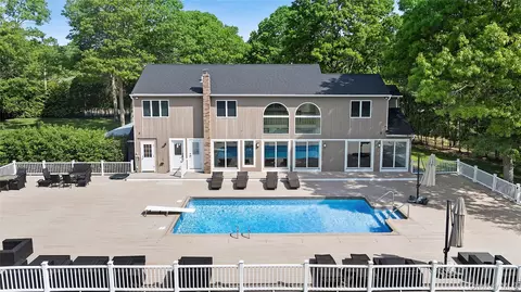 133 Old Country Rd, East Quogue, NY 11942