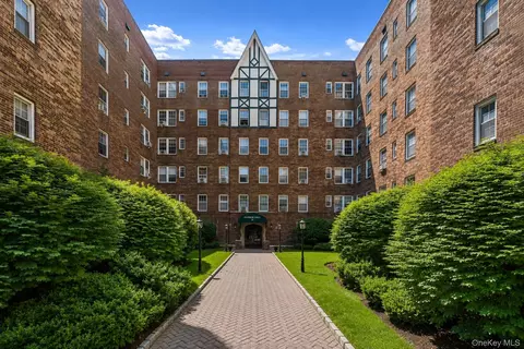 25 Parkview Ave #2E, Yonkers, NY 10708