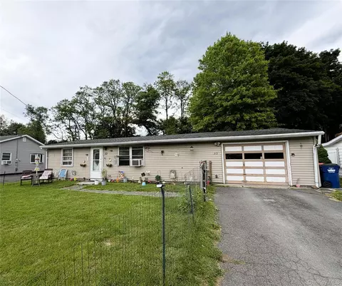 33 Plattekill Dr, Mount Marion, NY 12456