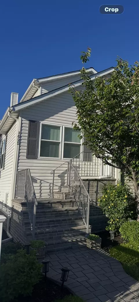 1025 Knickerbocker Ave, Island Park, NY 11558