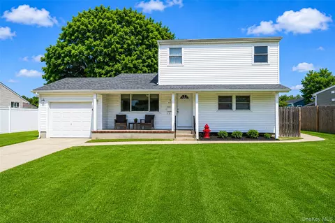 117 Timberline Dr, Brentwood, NY 11717