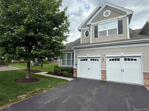 30 Pritchard Ct, Fishkill, NY 12524
