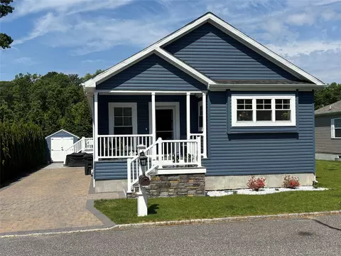 1661 Old Country Rd #563, Riverhead, NY 11901