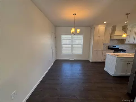 1661 Old Country Rd #563, Riverhead, NY 11901