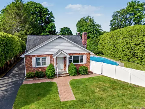 13 Dellworth Dr, Yorktown Heights, NY 10598