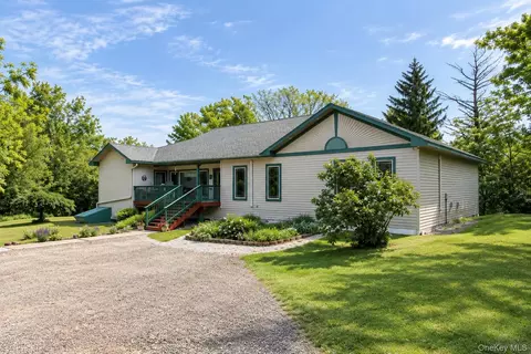 22 Noble St, Coxsackie, NY 12051
