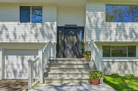 155 Brooklyn Ave, Huntington, NY 11743