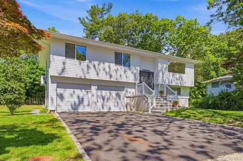155 Brooklyn Ave, Huntington, NY 11743