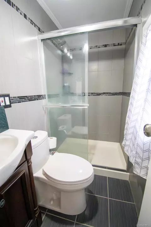 Bath - 671 Arlington Ave, Baldwin, NY 11510 photo 1 of 6