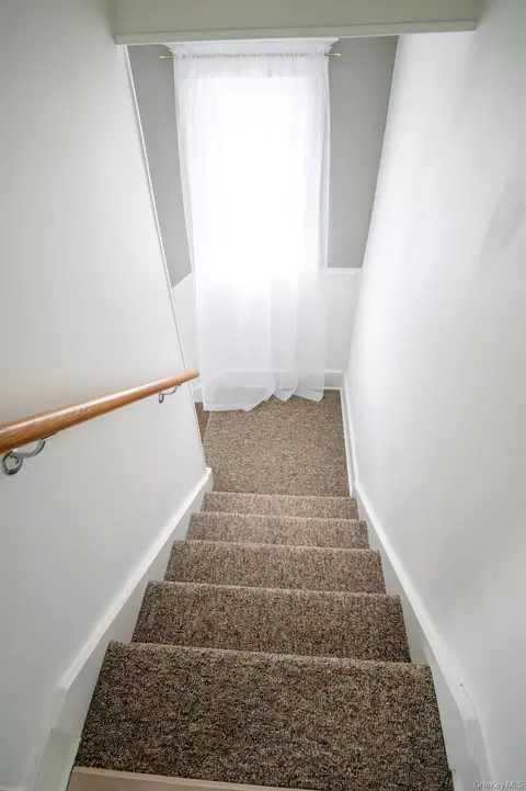 Entry Way - 671 Arlington Ave, Baldwin, NY 11510 photo 4 of 11