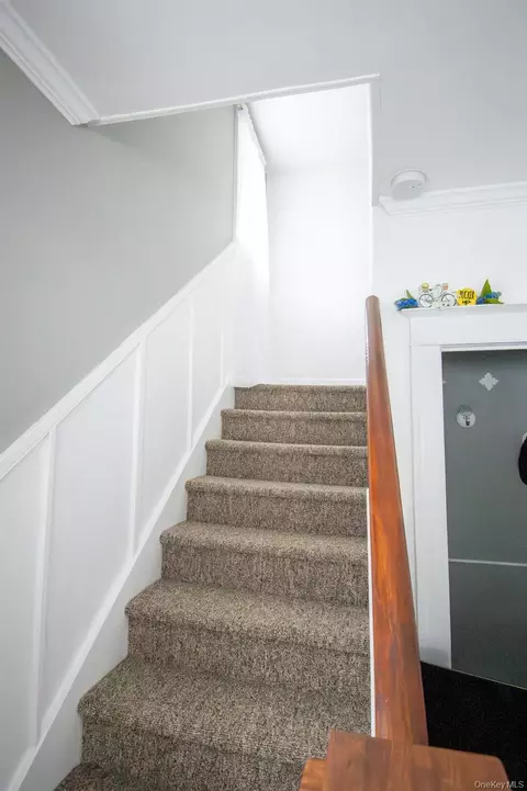 Entry Way - 671 Arlington Ave, Baldwin, NY 11510 photo 3 of 11