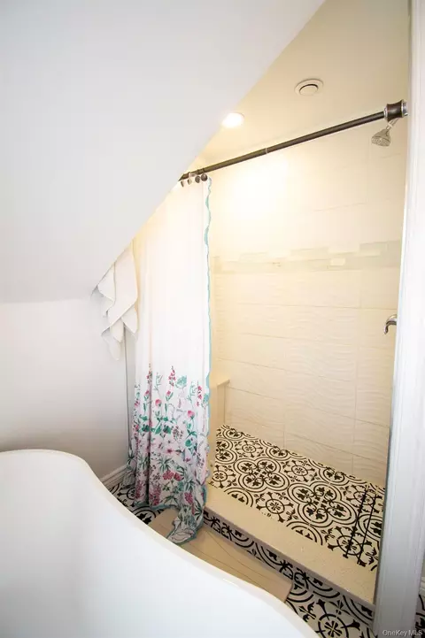 Bath - 671 Arlington Ave, Baldwin, NY 11510 photo 5 of 6