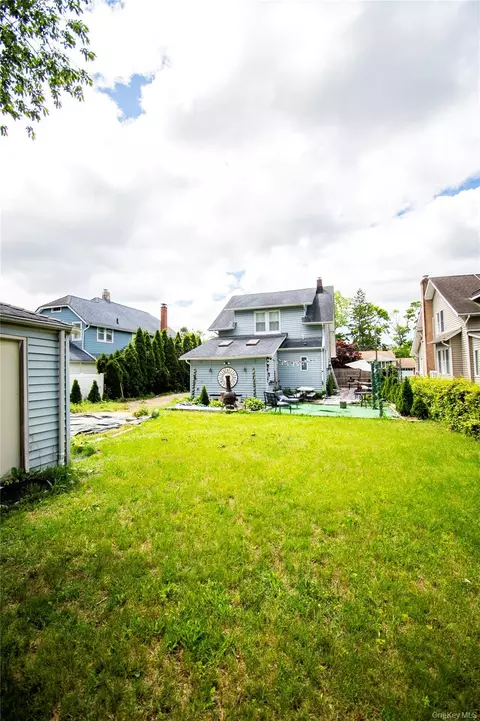 Exterior - 671 Arlington Ave, Baldwin, NY 11510 photo 5 of 9