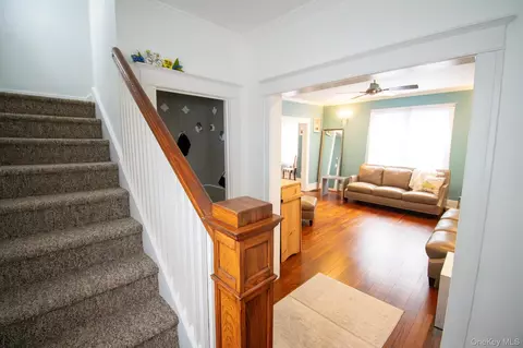 Entry Way - 671 Arlington Ave, Baldwin, NY 11510 photo 2 of 11