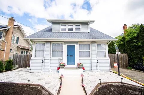 Exterior - 671 Arlington Ave, Baldwin, NY 11510 photo 2 of 9
