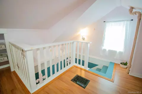 Entry Way - 671 Arlington Ave, Baldwin, NY 11510 photo 10 of 11