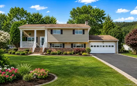 46 Merriewold Ln N, Monroe, NY 10950