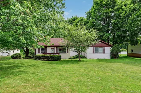 59 Oakwood Dr, Southeast, NY 10509