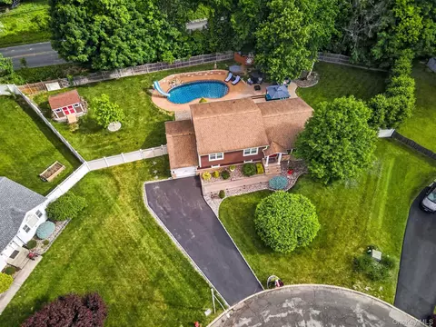 6 Oxford Pl, Washingtonville, NY 10992